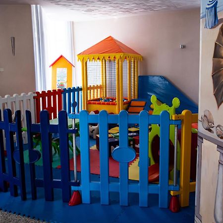 Hotel Meripol Альба-Адриатика Экстерьер фото