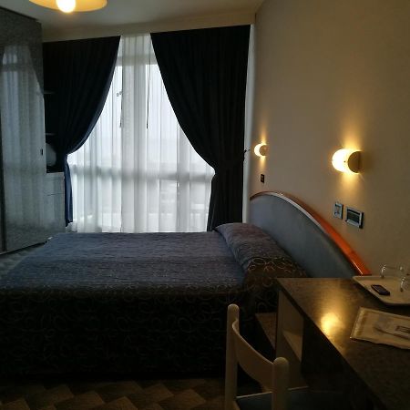 Hotel Meripol Альба-Адриатика Экстерьер фото