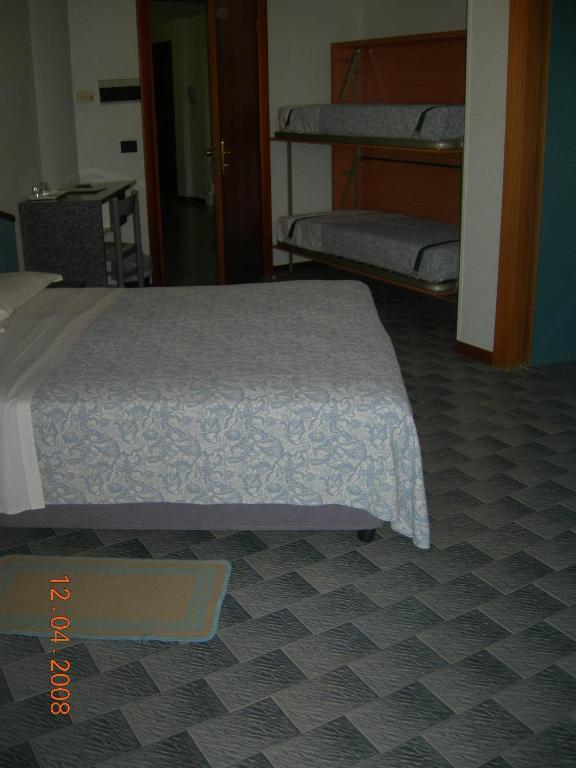 Hotel Meripol Альба-Адриатика Номер фото
