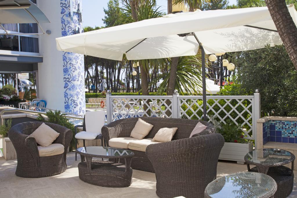Hotel Meripol Альба-Адриатика Экстерьер фото