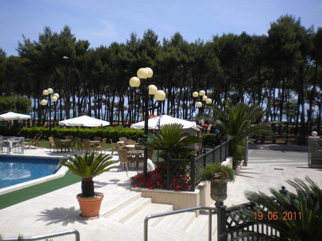 Hotel Meripol Альба-Адриатика Экстерьер фото