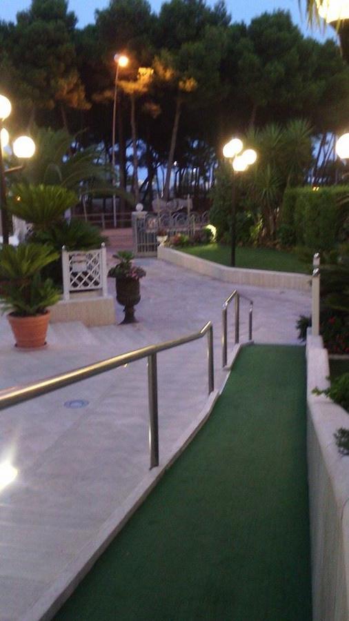 Hotel Meripol Альба-Адриатика Экстерьер фото